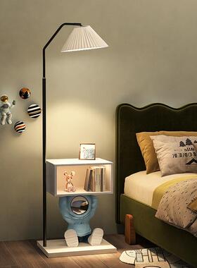 创意宇航员床头柜落地灯客厅卧室一体收纳置物架儿童房装饰品摆件