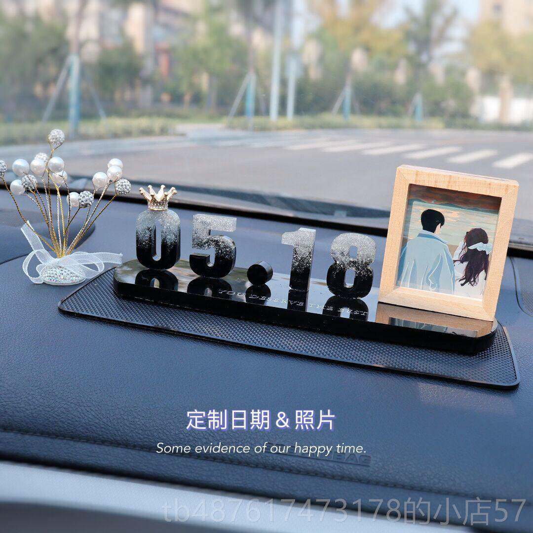正品原创载摆件车用iy字车母数制字d摆台情侣汽车内定照片礼物装