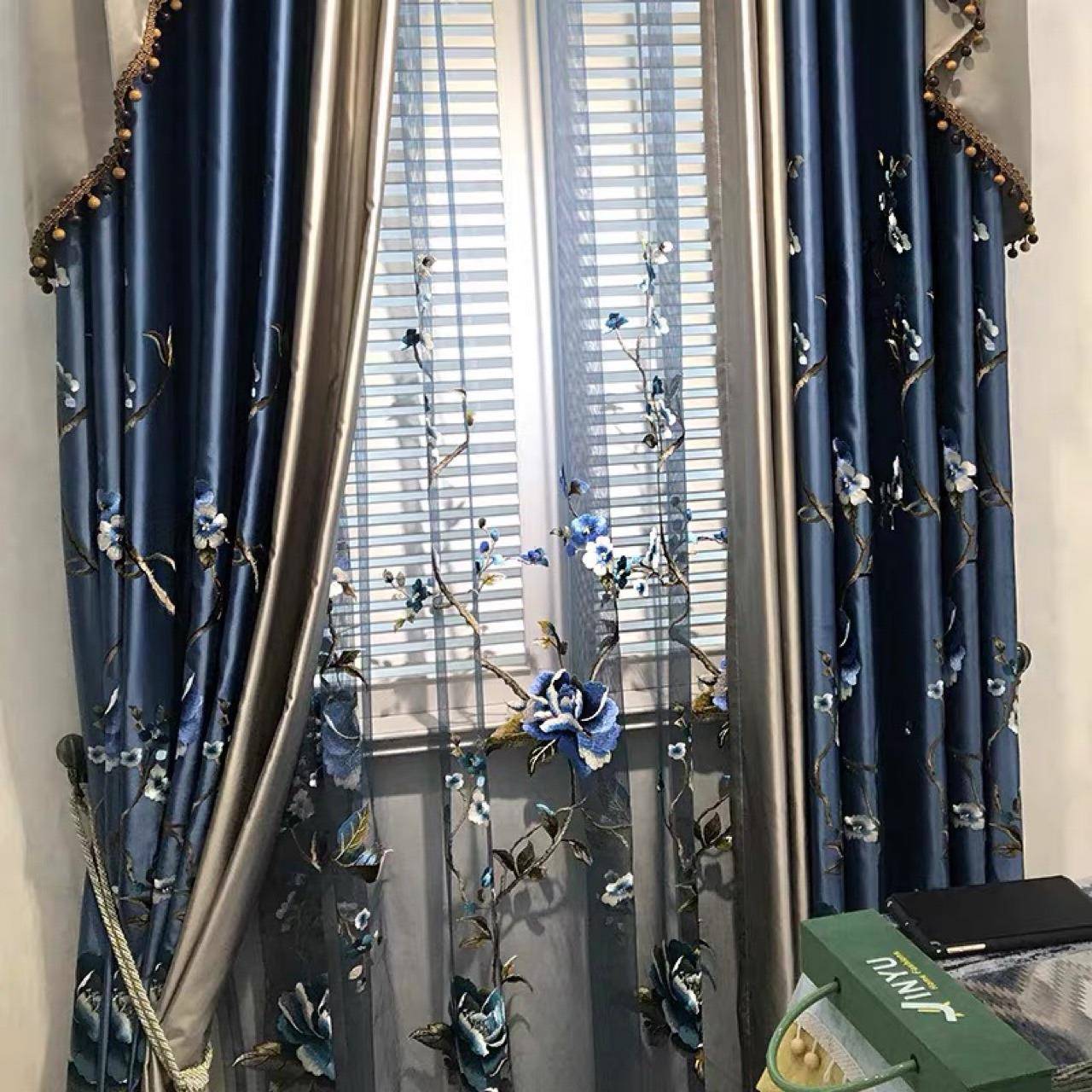 仿刺真丝新中式红ZIB色牡丹花蓝牡丹花高精色花密绣窗帘牡丹绣纱