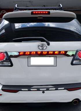 适用于Toyota Fortuner奔跑者者12-15款FortunerLED贯穿灯尾灯 黑