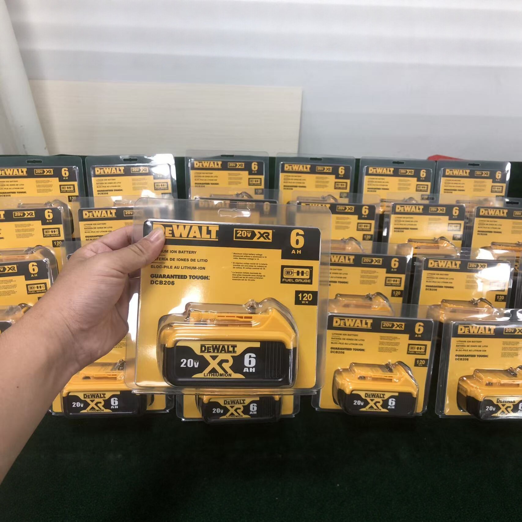 德伟电池18v得伟18v18650锂电池电动工具电板手