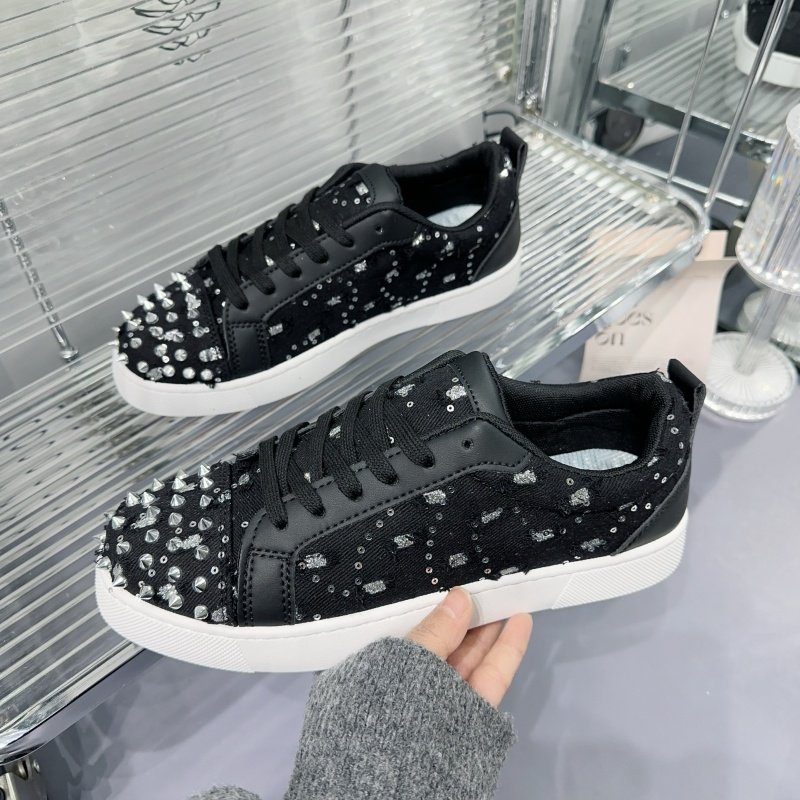 【万达撤柜】新款男鞋铆钉小白鞋百搭低帮透气防臭休闲运动潮鞋,流行男鞋,休闲板鞋,淘宝优惠券,粉丝福利购,淘宝优惠卷