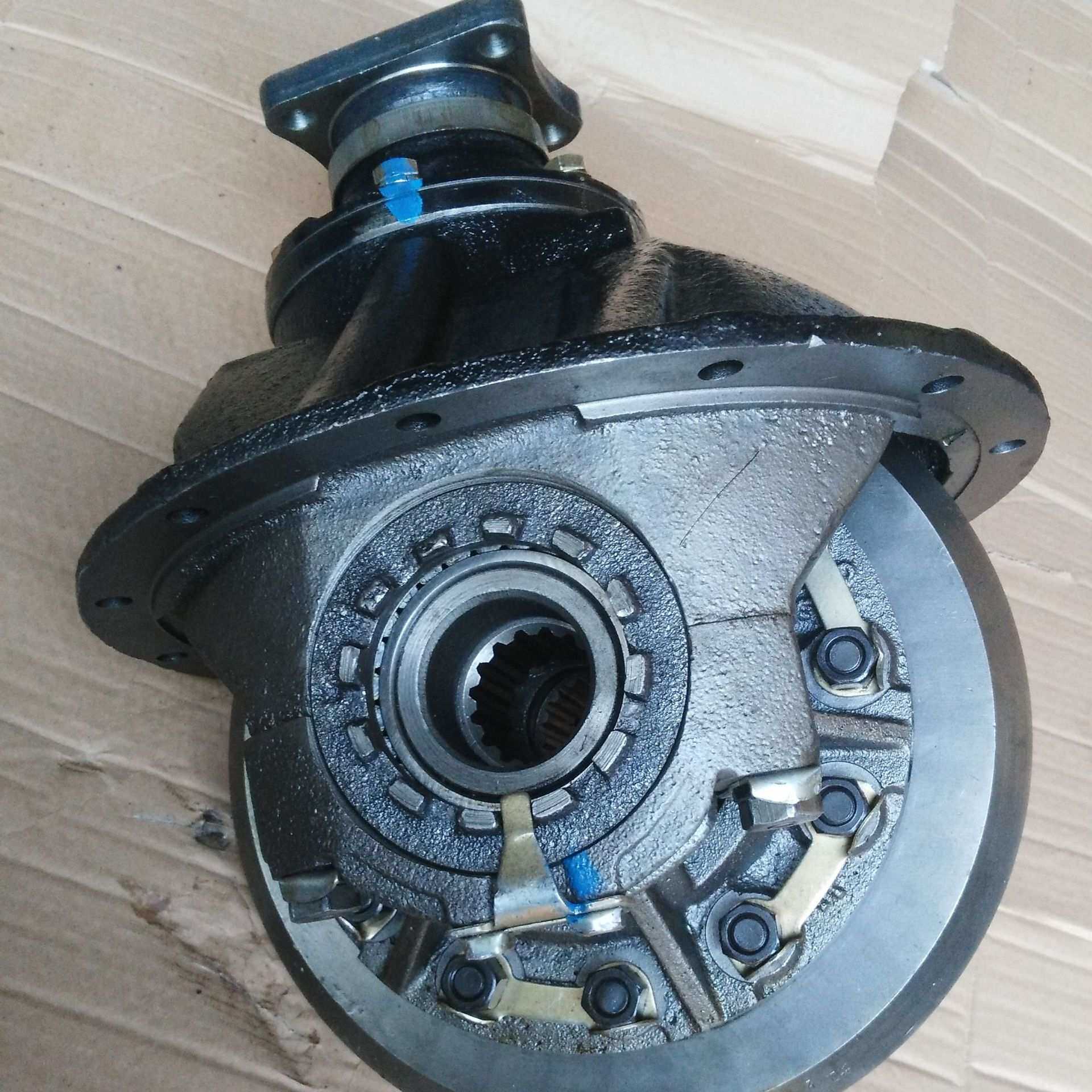 胡桥EQ1080 1081 1088主减速器差速器总成（8:39）18齿货车