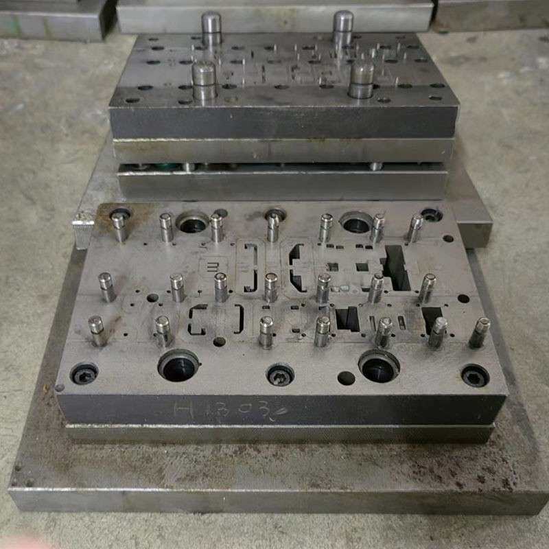 【快速模具】东莞凤岗厂家精密五金弹片CR12材质高速冲压模具