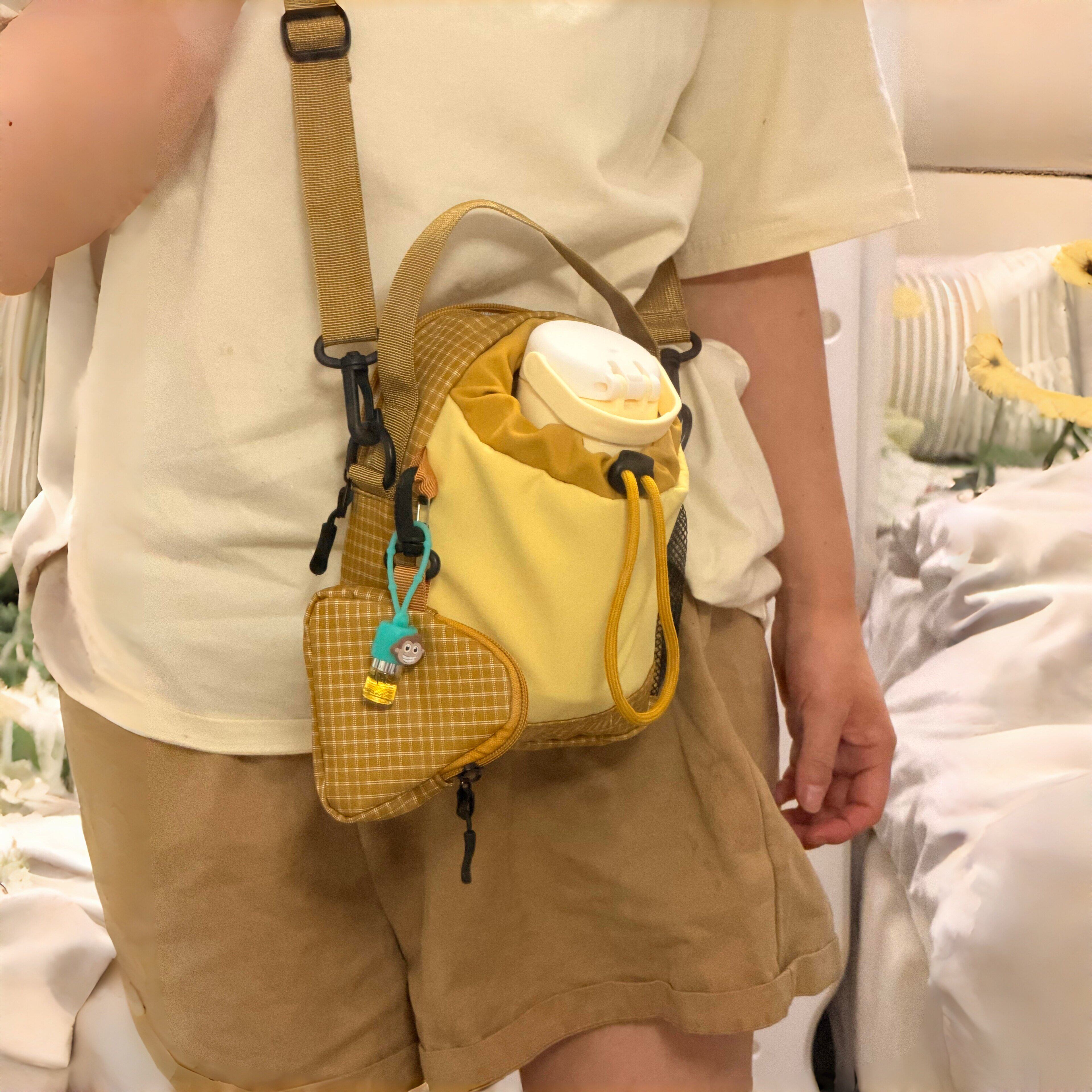 运动斜挎包户外抽绳水桶包骑行便携爬山水壶包小型水杯套男女通用