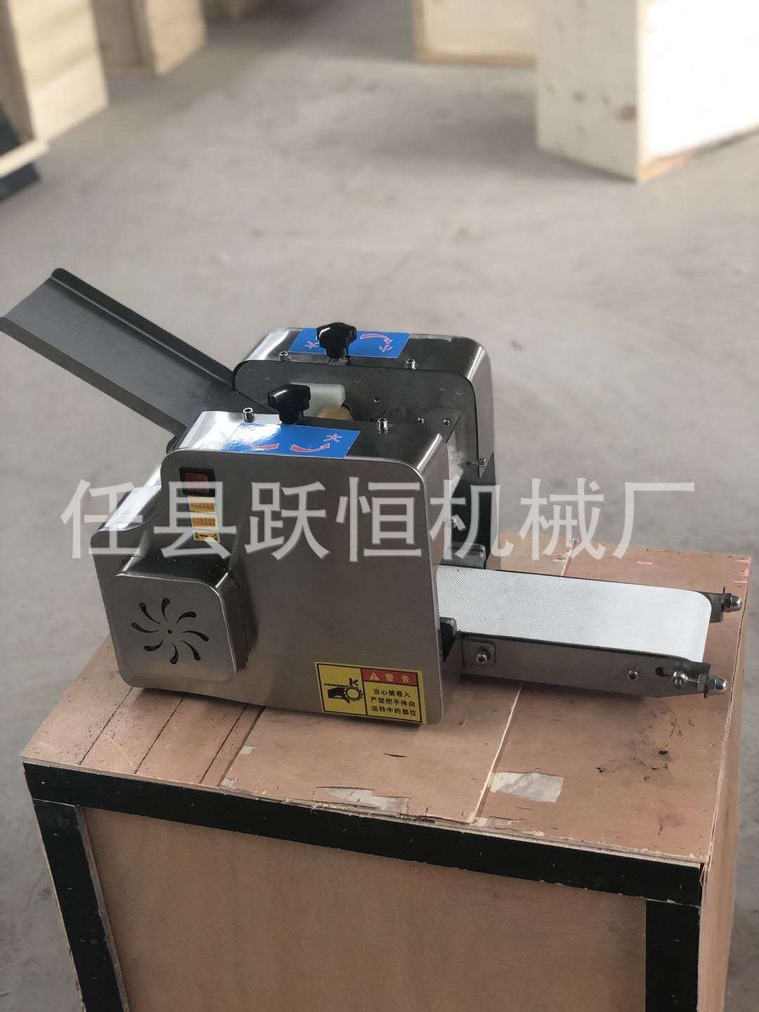 新型仿手工饺子皮机 电动水饺皮机 换多种规格馄饨皮机