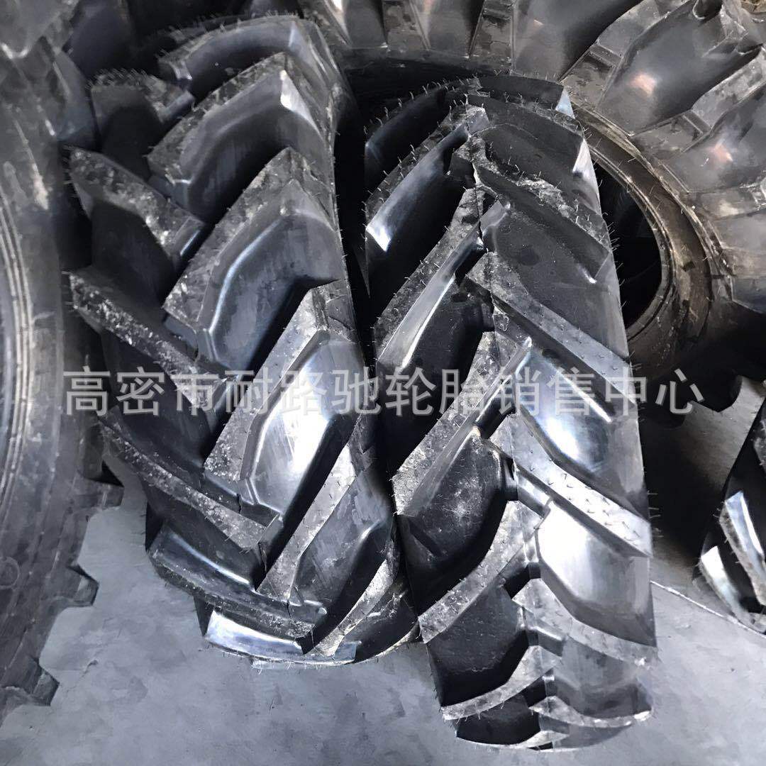 铲车两头忙机械轮胎15.5/80-24
