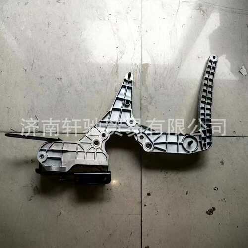 适用于重汽T7H 汕德卡C7H配件AZ962593001004保险杠右支架总成
