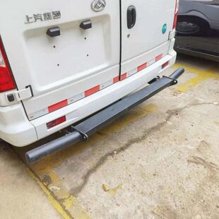 上汽大通V80后保险杠尾门上下车后踏板不锈钢踏板保险杠踏板改装