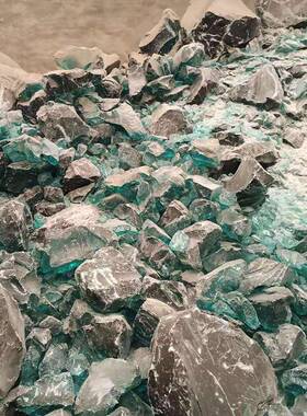 加工 不规则蓝色、黑色玻璃石 公园小区造景