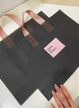 磨砂灰色服装手提袋送贴纸塑料手提礼品喜乐购物童装店包装