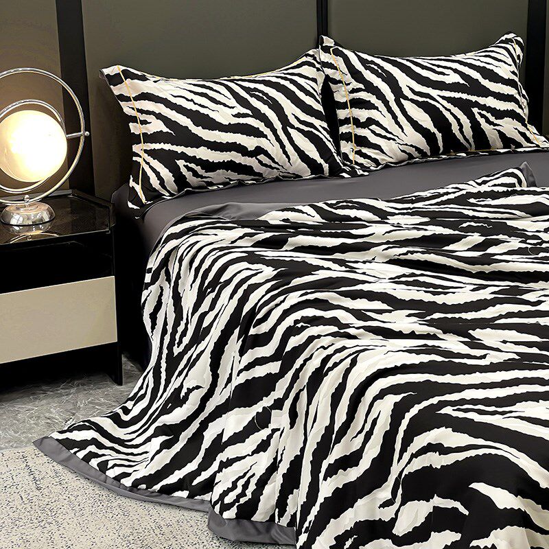 轻奢高级感夏季豹纹夏凉被四件套双面真丝夏被可机洗空调被男生用