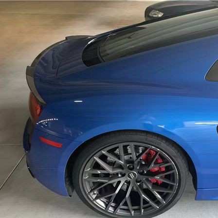 适用于奥迪 R8 三段式碳纤维尾翼
