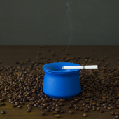 礼品 陶瓷烟灰缸办公客厅酒店小号克莱因蓝防风烟缸男士 清一 日式