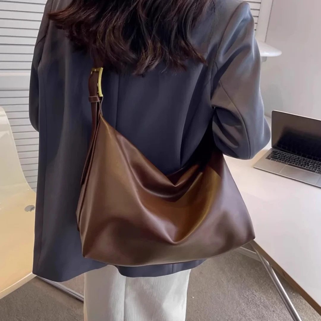 软塌极简风单肩大容量托特包女2025新款大容量软皮单肩斜挎大包包,箱包皮具/热销女包/男包,通用款女包,淘宝优惠券,粉丝福利购,淘宝优惠卷