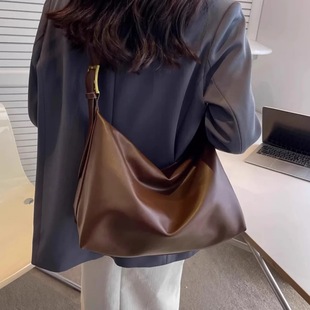 软塌极简风单肩大容量托特包女2025新款大容量软皮单肩斜挎大包包