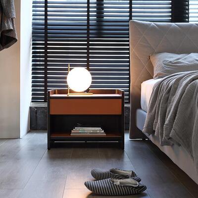 意式极简床头柜轻室奢马鞍皮卧储柜烟熏木高端物抽屉柜小MTV户型