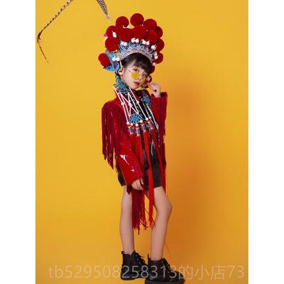 高档女红色中国风模特t台表孩童车模特t台卧虎藏龙演服式装工作室