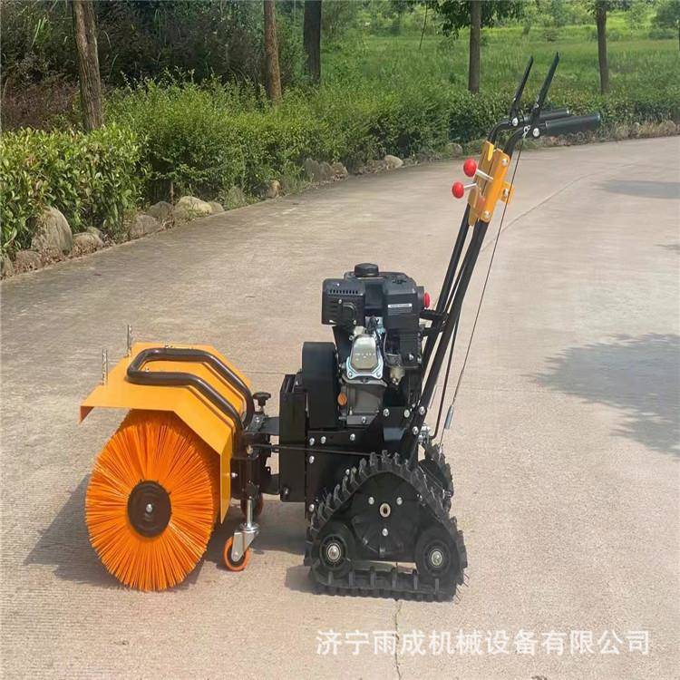 机油梳草足球地场人工汽草坪梳理机刷929草坪机小型扫雪清洁扫机