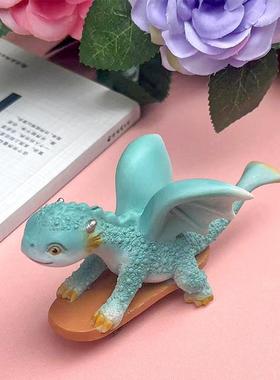 创意可爱卡通小龙摆件滑板小恐龙仿真动物室内家居装饰树脂工艺品