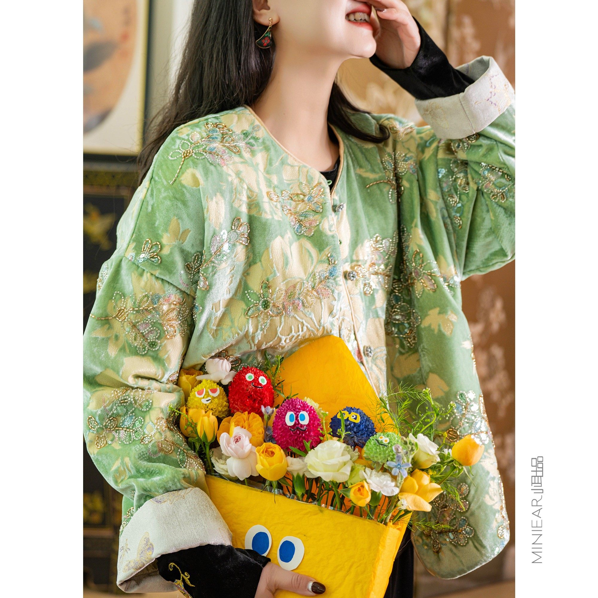 【年服系列】初春嫩芽 萣染丝绒/满身珠片绣/植绒提花 圆领棉衣女