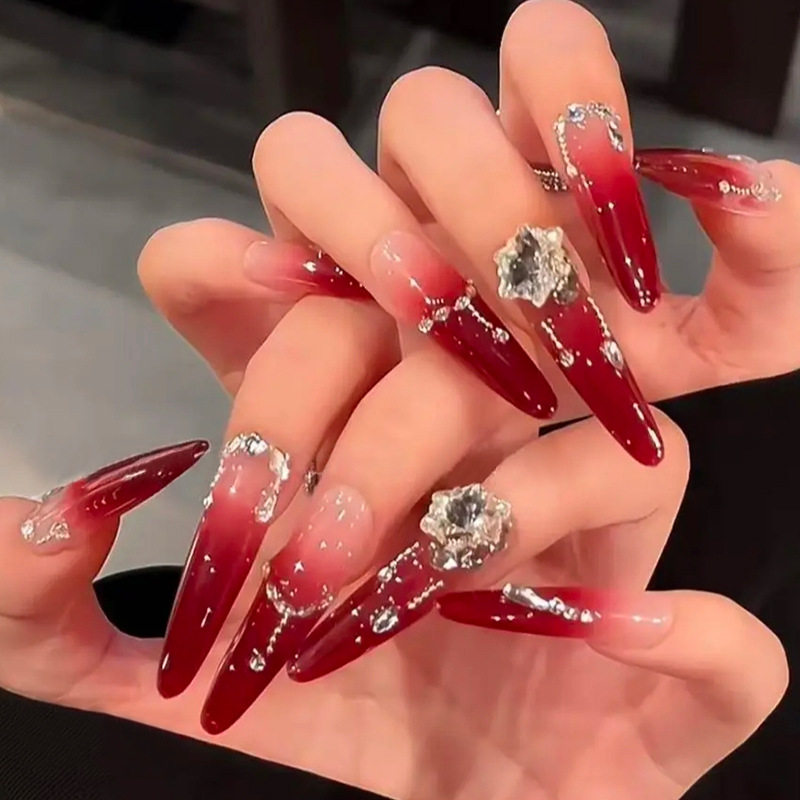 小红书辣妹显白红色美甲新年红色