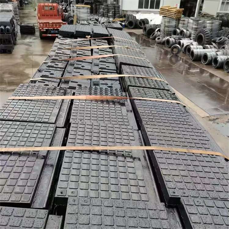 九州供应铺面板城市橡胶型道板抗磨铁路道口板水泥枕橡胶道釦板