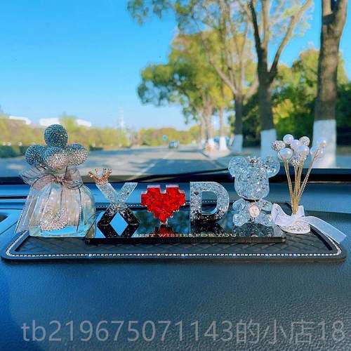 高档个性人饰制姓名字私母汽车载创意网红女神款中控台定仪表盘摆