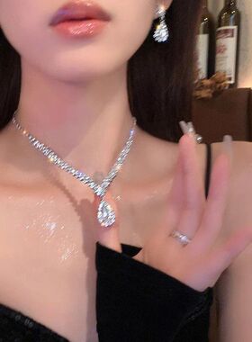 爆闪水滴流苏项链女 轻奢高级感锁骨链颈链 晚宴派对闪耀套装饰品