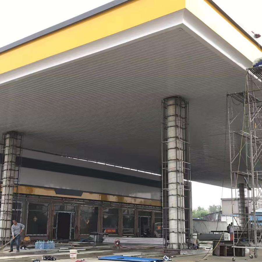 宁德加油站罩棚吊顶铝扣板 罩棚条形扣板福建加油站条扣板