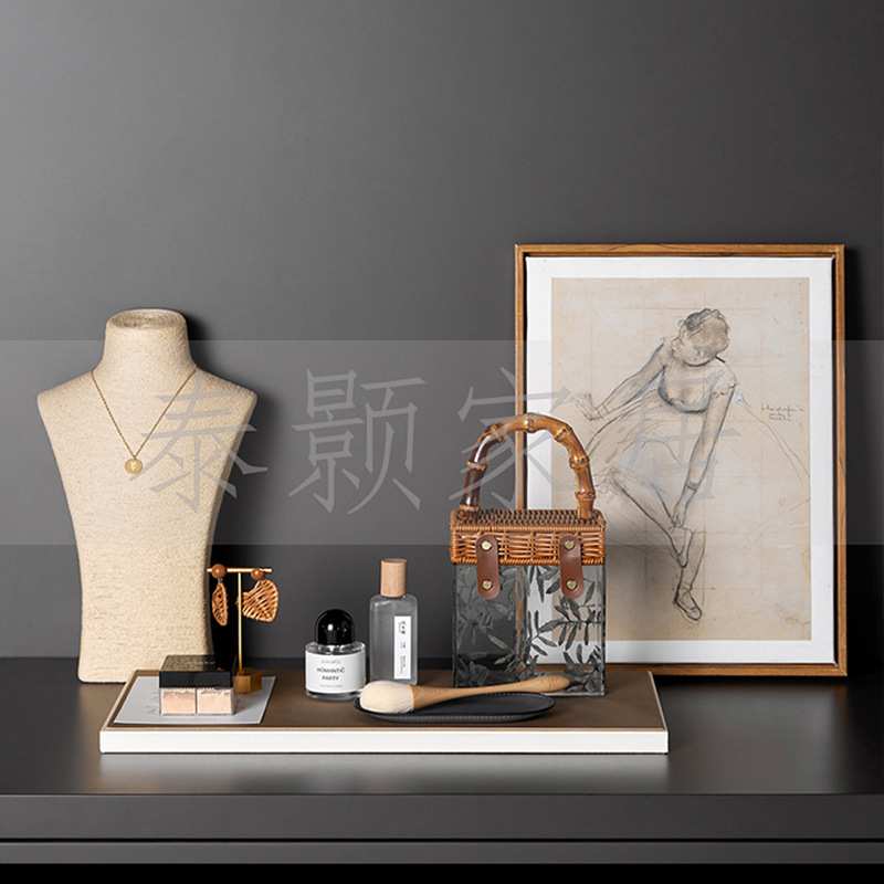 现代简约样板间衣帽间衣柜衣橱女士服饰软装装饰品摆件