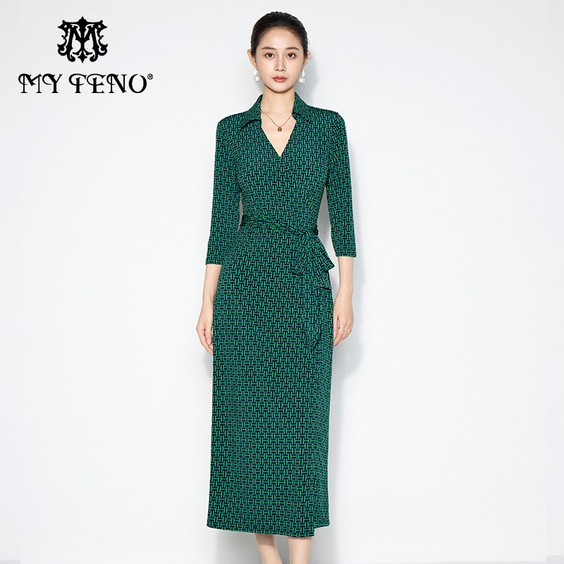 马天奴绿色印花翻领收腰连衣裙