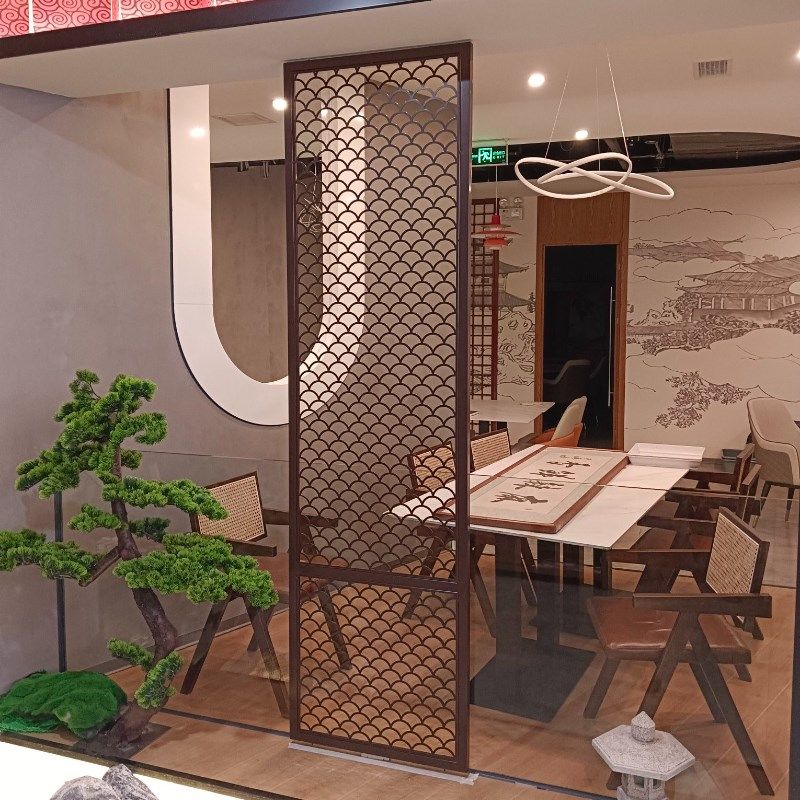 餐厅卡座隔断饭店厢拱包门格栅铁艺激光屏风鱼鳞镂空雕花装饰屏风