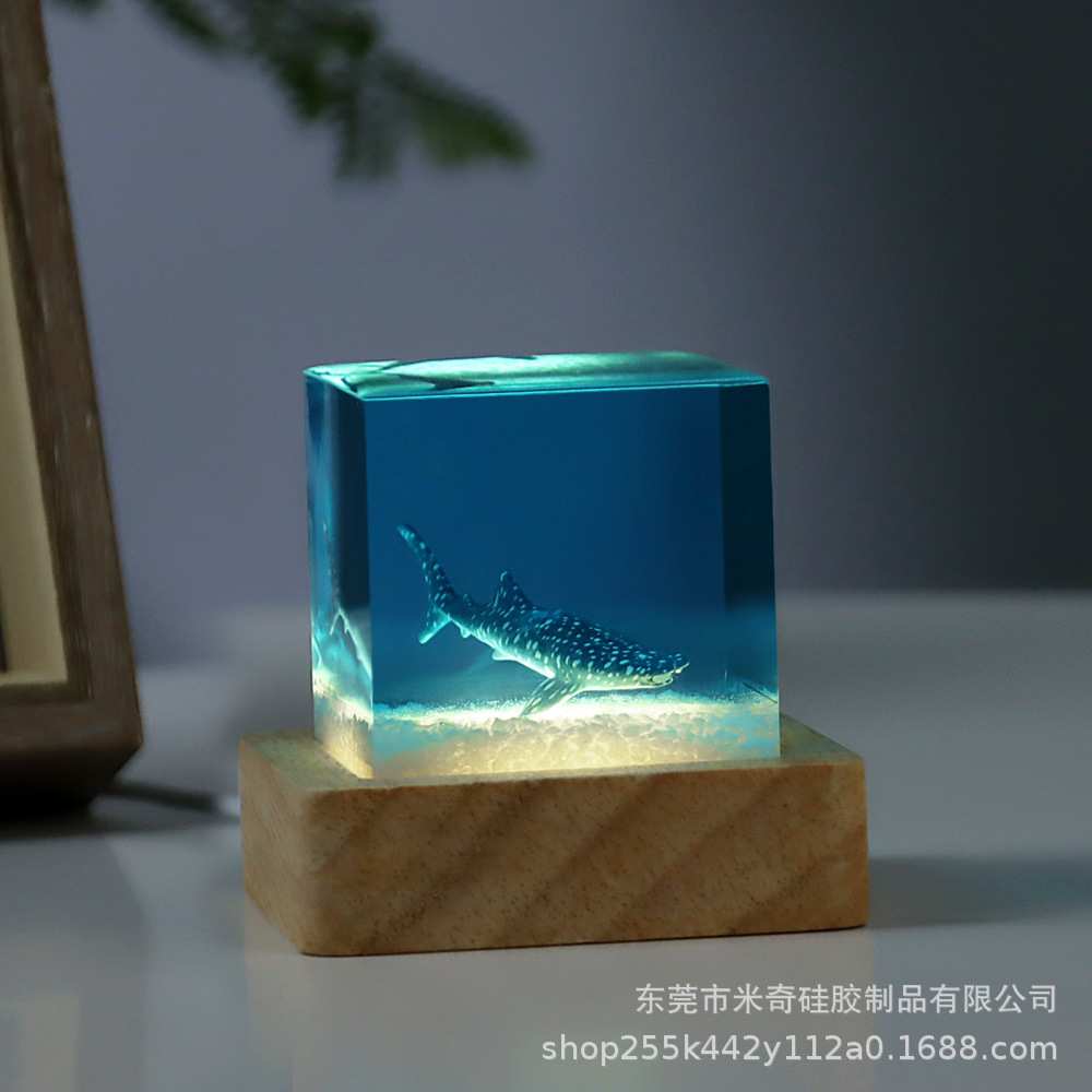 立方体海洋鲸鱼树脂灯现代高级桌面装饰摆件纪念礼品树脂工艺品