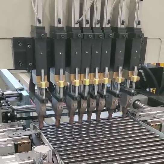 800KVA/1000KVA三相油式电力变压器散热片自动焊接生产线