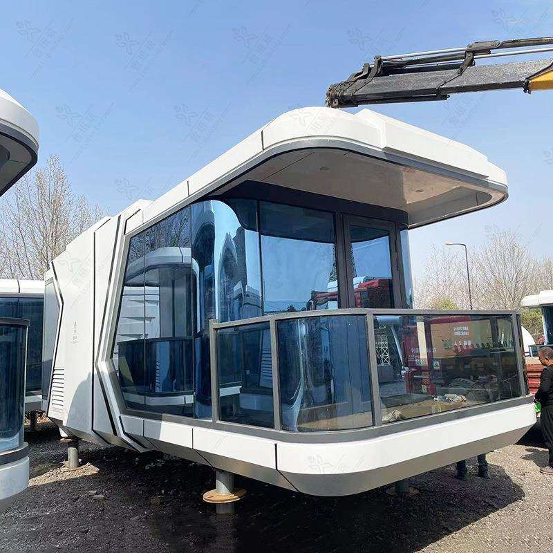 穿越星空宇宙飞船造型房屋 炫酷科幻感铝制居所 超大落地窗美宅