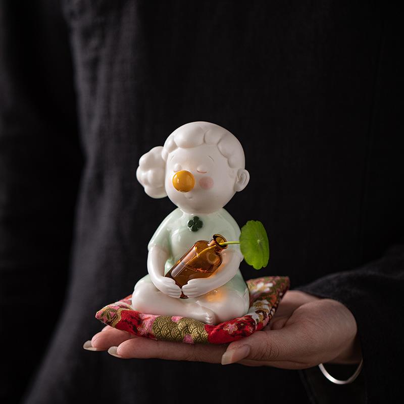 陶瓷卡通人物四叶草女孩摆件创意美女家居工艺品客厅书房装饰摆设