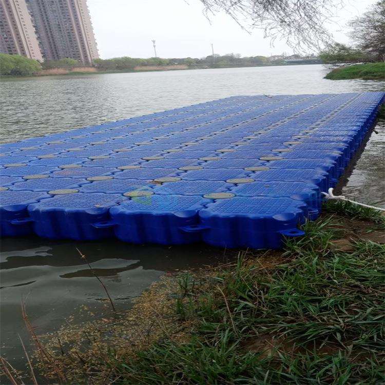 塑料浮箱 水上浮桥建造 安装 景区水上乐园拦污浮筒 水上平台