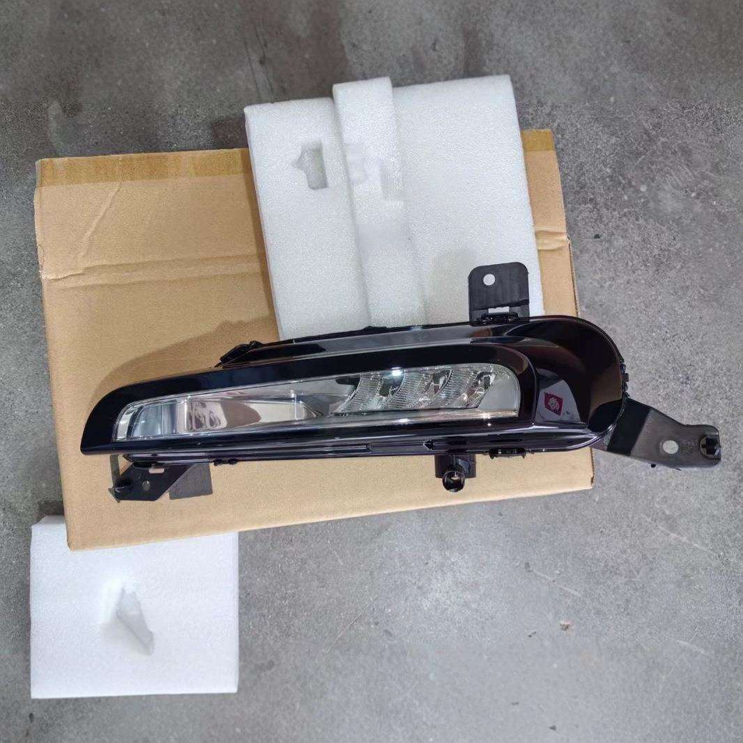 适用路虎16-20款极光前雾灯前杠灯LED日行灯LR072646/LR072645