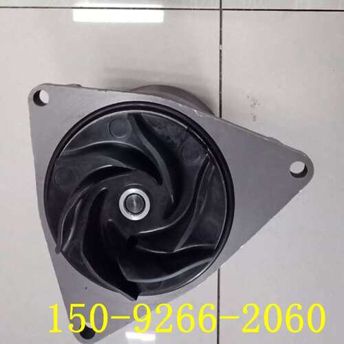 PC200-5发动机4D95L柴油发动机配件，挖掘机配件水泵6206-61-1104