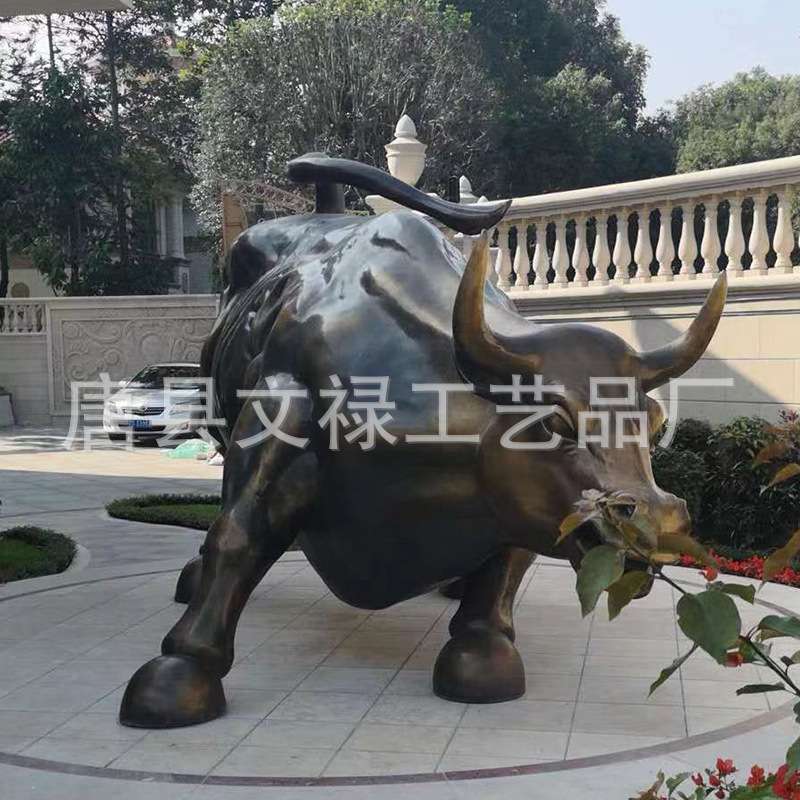 大型铸铜华尔街牛雕塑厂家 户外门口奋斗牛开荒牛金融街摆件