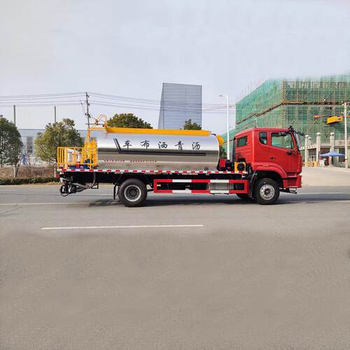 重汽HOWO沥青洒布卡车 用于厂区道路铺设和维护 智能控制