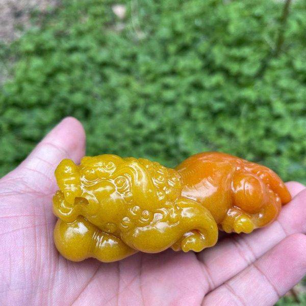 黄龙玉貔貅抱球吸财手把件男士特大号随身携带手玩件小摆件