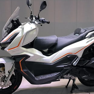 适用天鹰TT150改装小坐垫 adv150儿童座椅 油箱小座包 油箱卡座