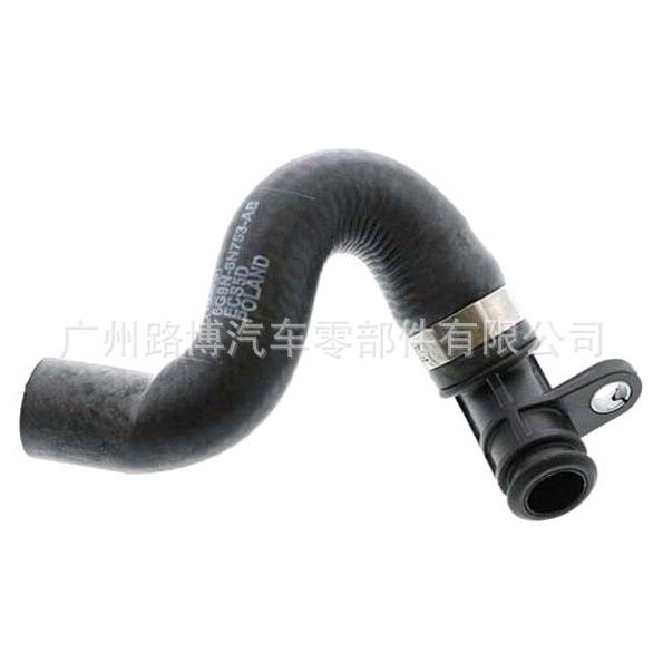 适用路虎揽胜揽运发现极光神行者2机油冷却橡胶管进气管LR001442