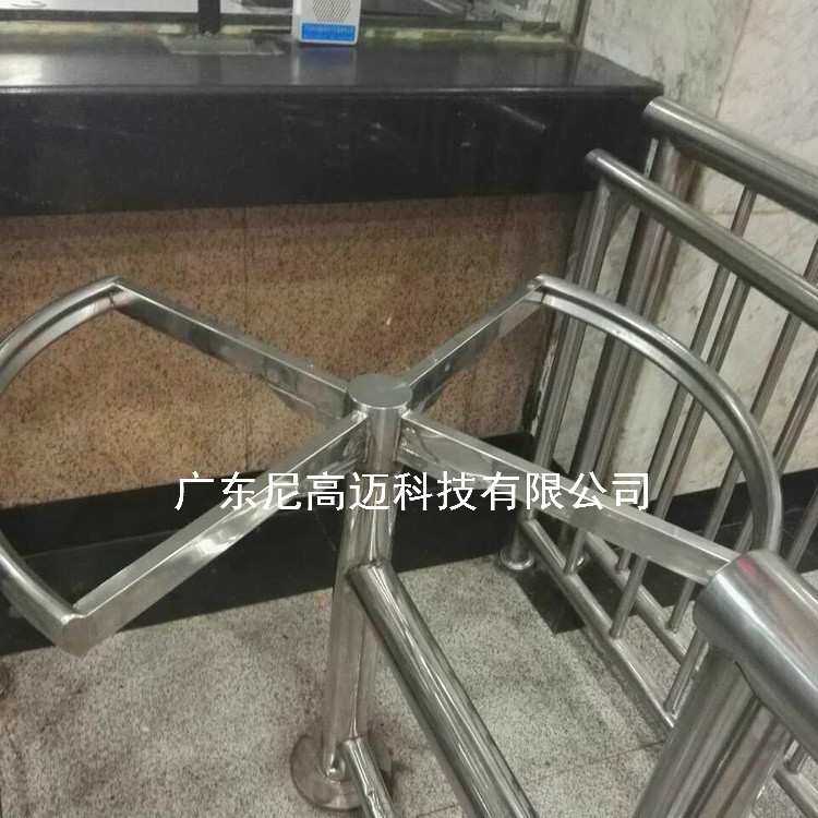 供应购票通道排队单向门防潜回一米单项门扇形不锈钢手动旋转闸图