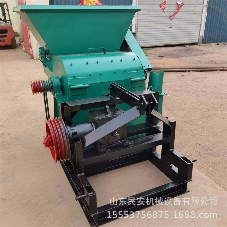 拖拉机带秸秆粉糠机牛羊猪饲料打粉设备养殖场稻草打糠饲料机