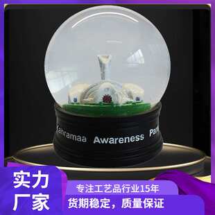 水晶球定制动漫雕像树脂小摆件礼物旋转水球桌面装饰雕像摆件跨境