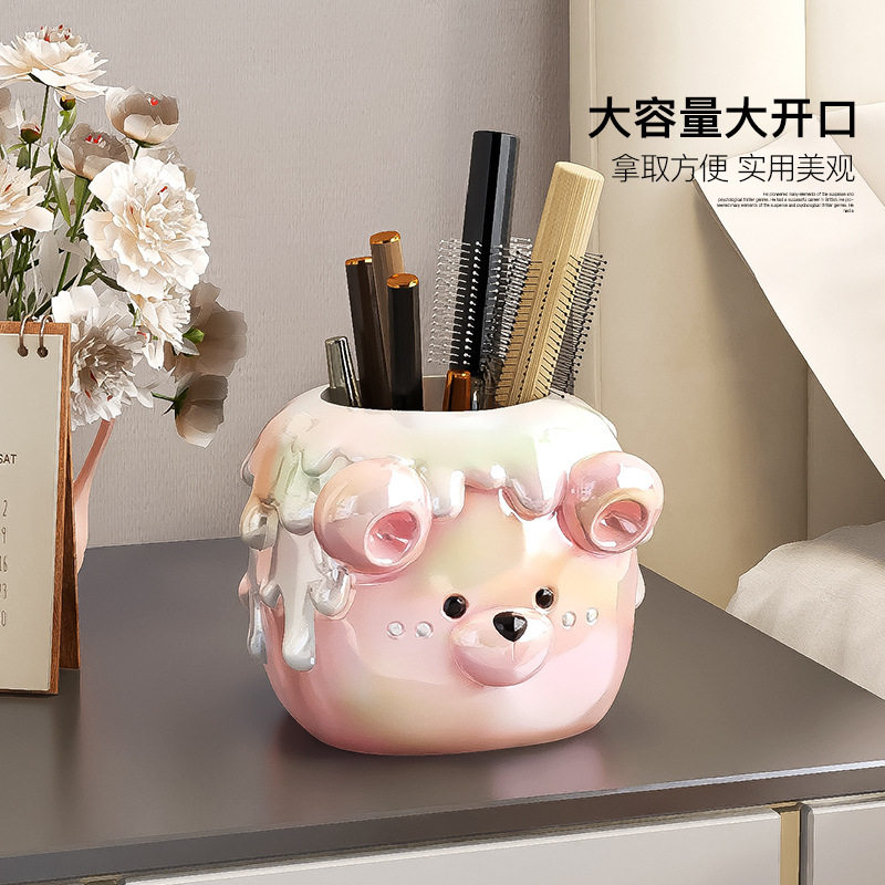 可爱熊笔筒摆件办公室桌面装饰品高级感化妆刷口红收纳桶生日礼物