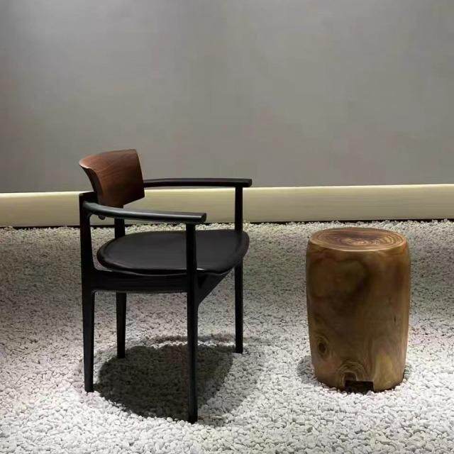 复古黑色餐椅轻奢实木椅子家用靠背中古扶手餐椅设计师主人洽谈茶